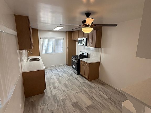 2nd image of 5135 Cahuenga Blvd #1