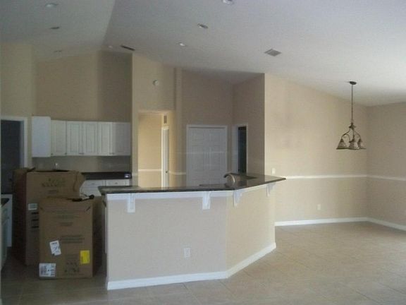 5th image of 416 SW Alcan Dr