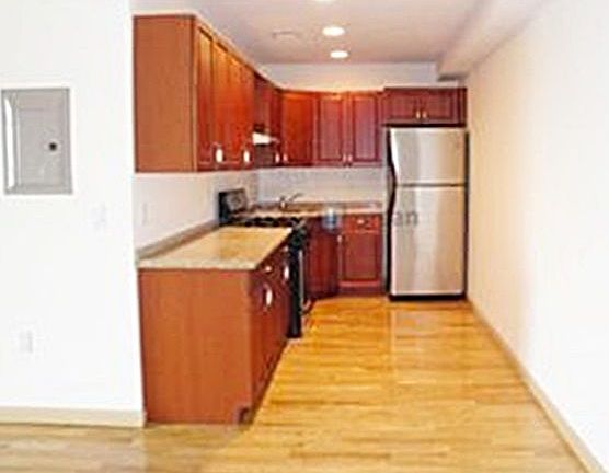 2nd image of 5828 44th Ave APT 9A