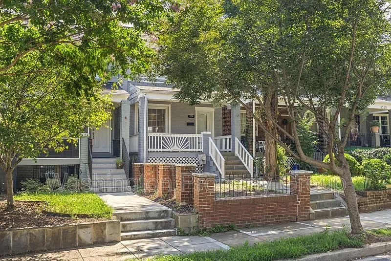 329 18th Pl NE
