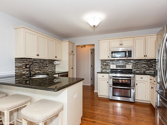 5th image of 2586 Cattlemen Dr