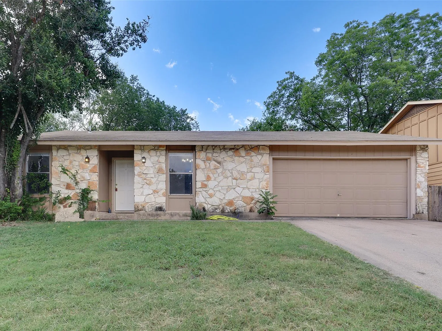 3 bed, 2.0 bath, 1510 sqft, $1,895 — Photo 2