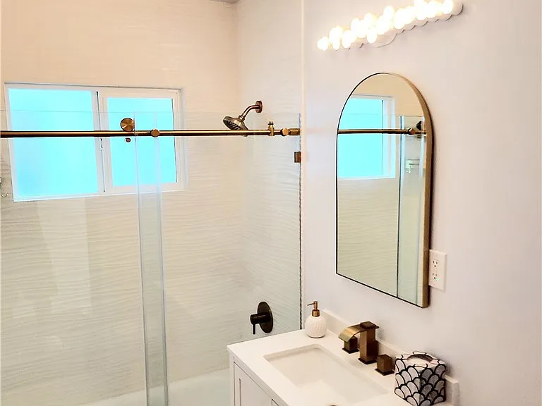 2353 Beach Ave — Photo 17