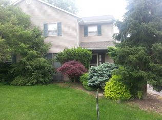 7606 Seasons Dr, Columbus, OH 43235