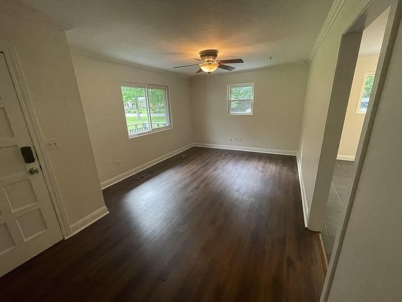 4th image of 902 Old Lower Mill Rd