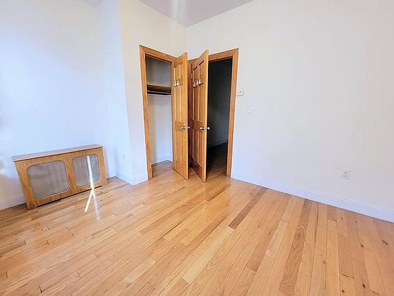4th image of 111 E 7th St #4E