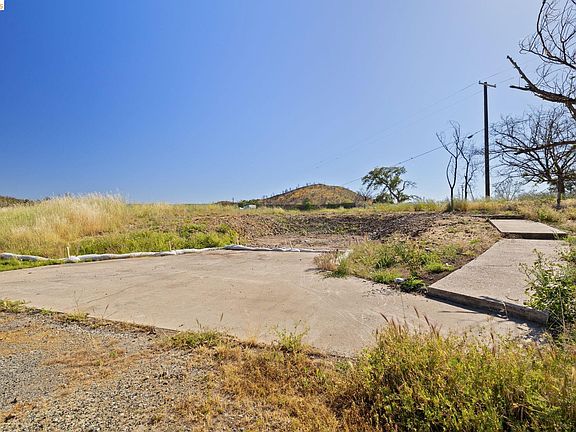 2nd image of 13333 Red Hills Rd