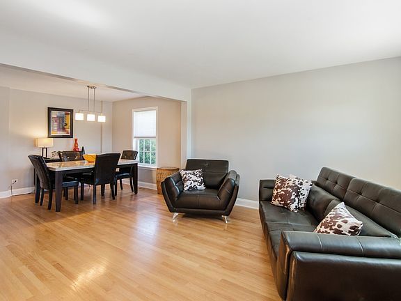 2nd image of 3 Banbury Ct
