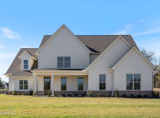 1093 Pebble View Dr, Byhalia, MS 38611