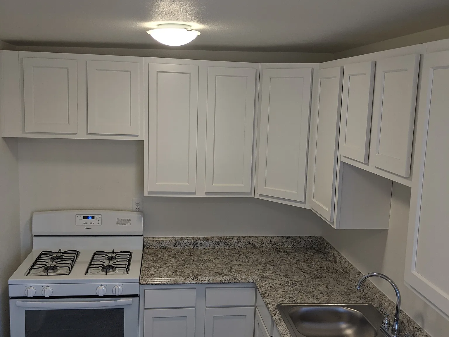 Villas at 5850 Apartments — Photo 3
