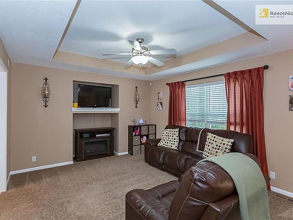 5th image of 410 NW Orion Dr