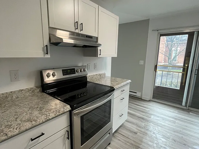 Skidmore Apartments — Photo 12