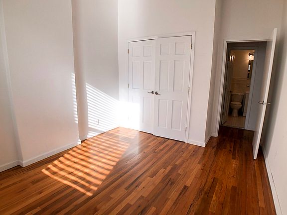 4th image of 404 W 51st St #2R