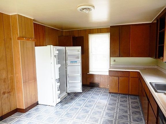 2nd image of 705 E Wausau Ave