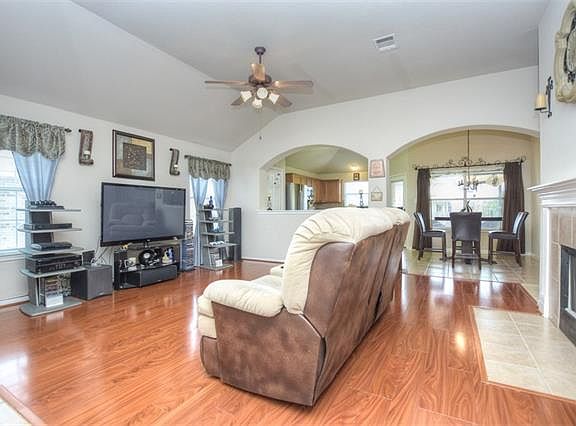 5th image of 217 Hanstrom Dr