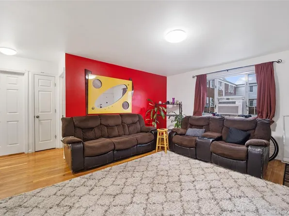 227-18 Hillside Avenue image 4 of 19