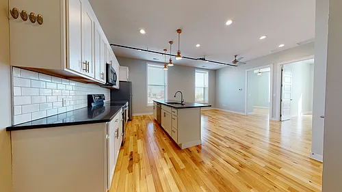 320 N Pine St #202 Photo 1