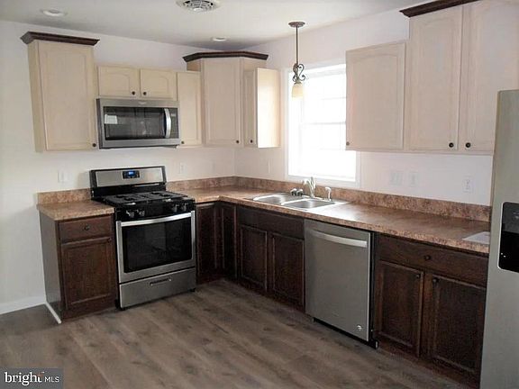 4th image of 142 Sable Dr #1