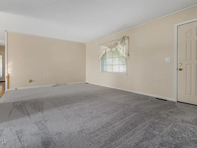 371 Oak Hill Cir — Photo 8