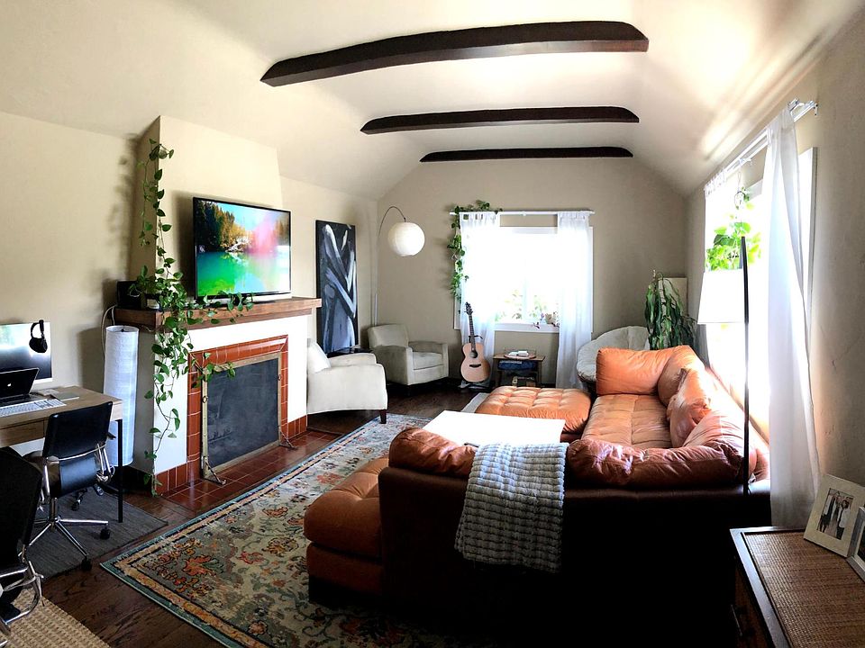 Large living room with vaulted ceilings