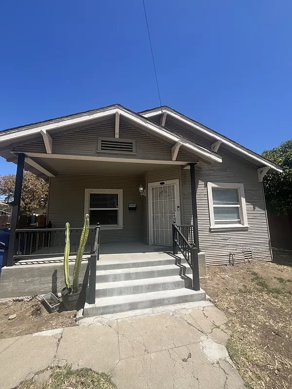 2 bed, 1.0 bath, 944 sqft, $1,700 — Photo 3