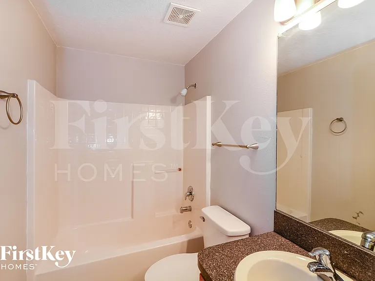 307 Michigan Ln — Photo 12