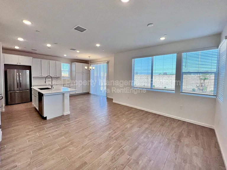 2059 N Wagon Ln — Photo 8
