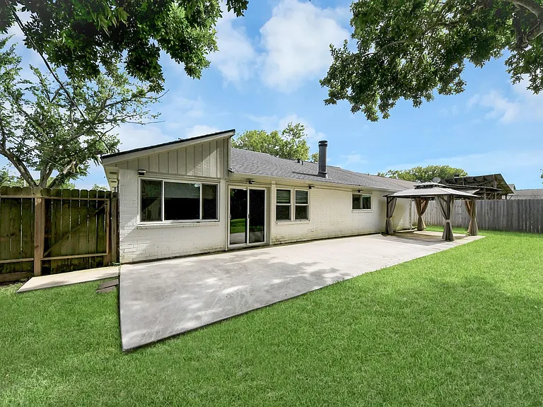 1104 N Heron Dr — Photo 24