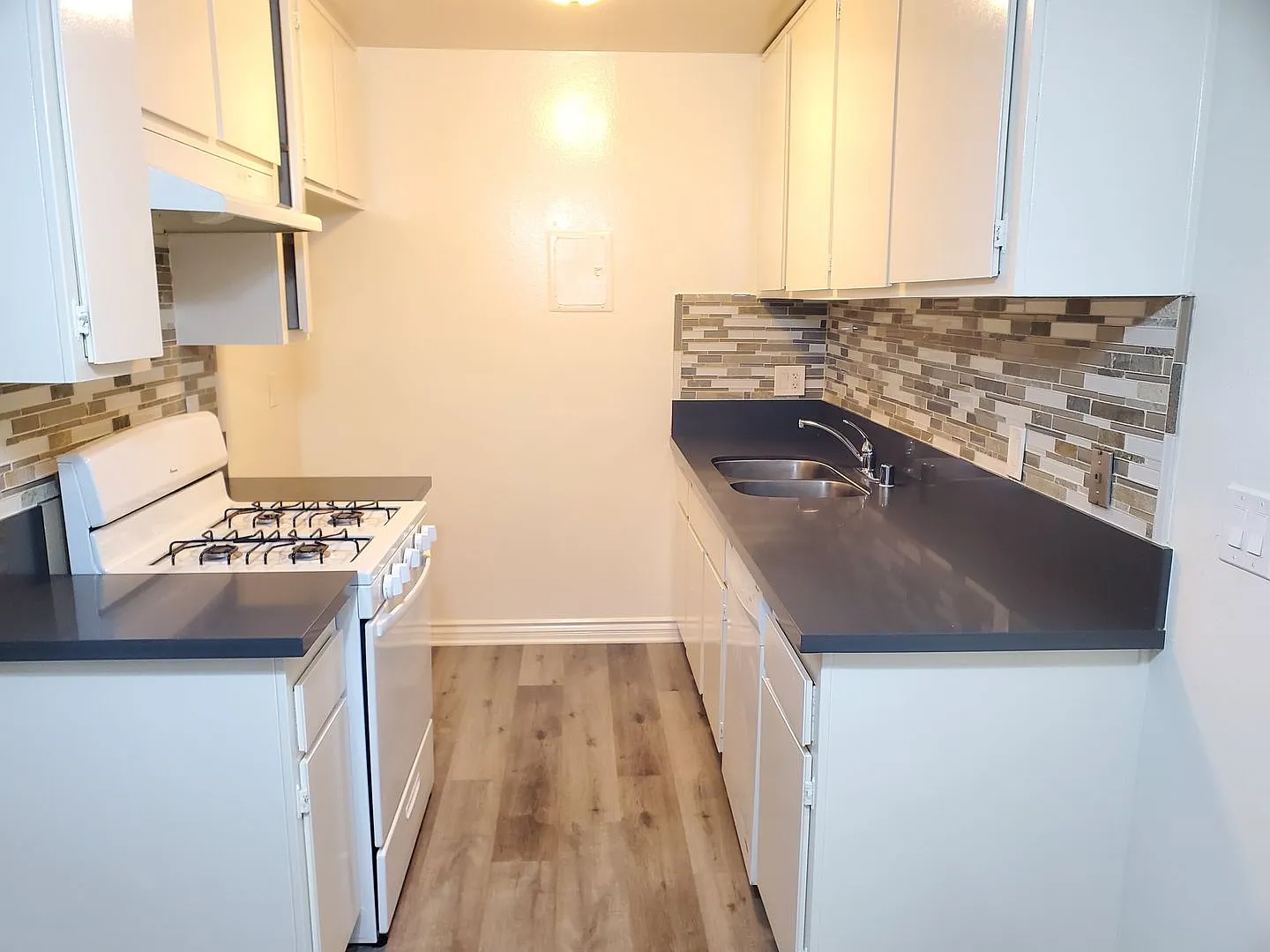 120 - 801 E Palmer Ave — Photo 2