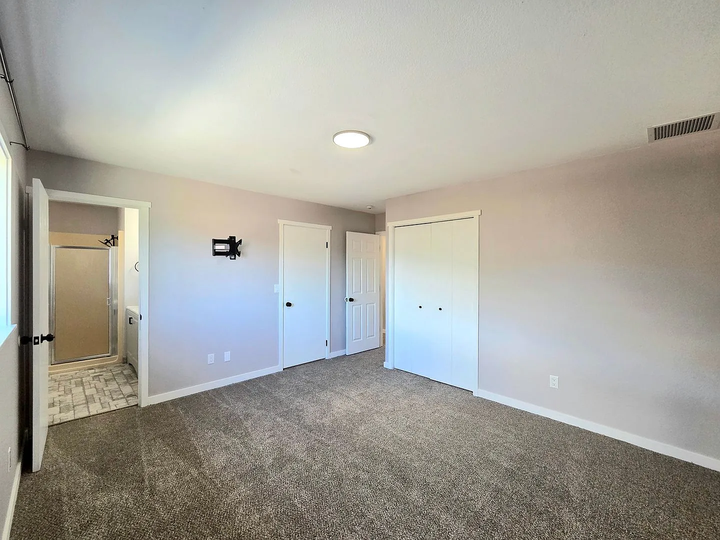 Beautifully Renovated 3-Bed. + Den, 2-Bath Rambler For Rent! ** Landscaping Included!! ** + W/D! — Photo 4