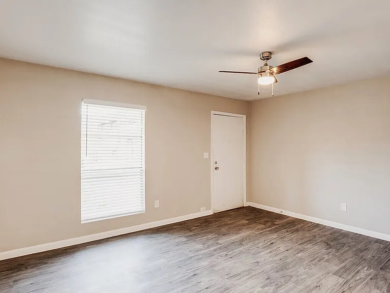 Escondido Apartments — Photo 29