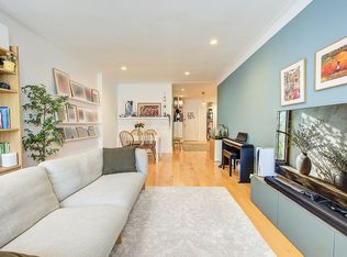 Hampton Court, Richmond Hill, NY 11418