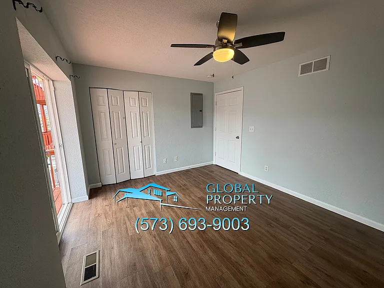 Lakefront Apartments — Photo 79