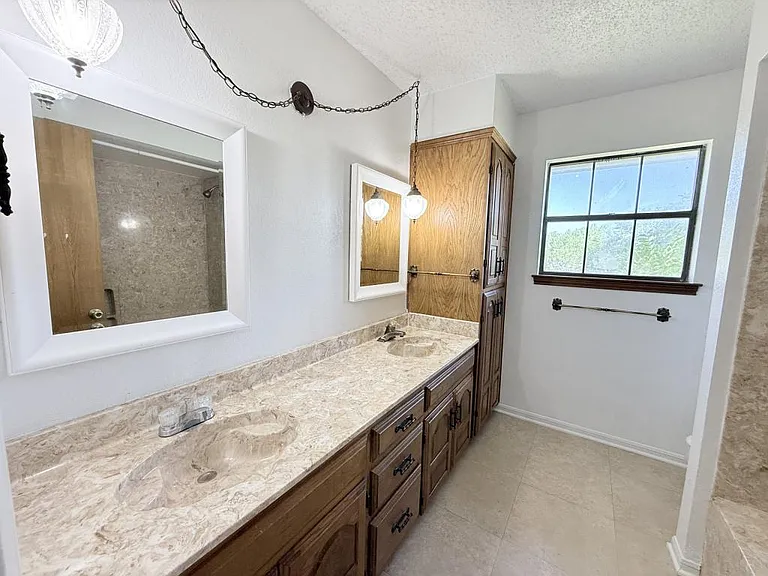 2315 E Highway 190 — Photo 32