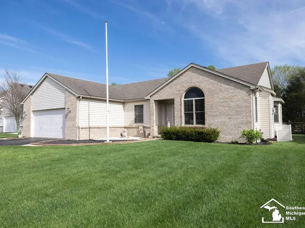 8236 Michelle Ln, Lambertville, MI 48144