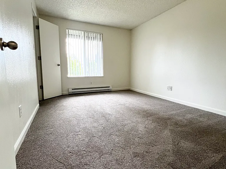 Sunset Ridge Apartments — Photo 12