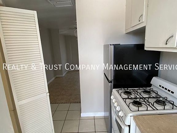 3rd image of 1026 E Copper St #2