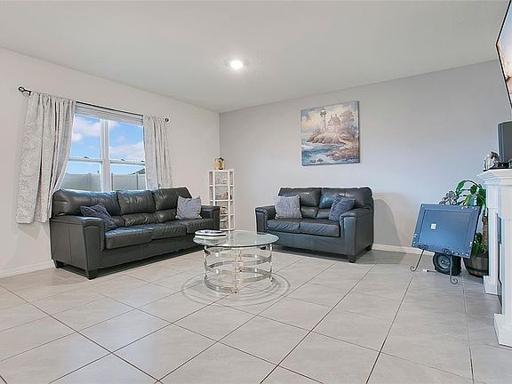 4th image of 3676 Scarlet Oak Dr