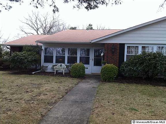 2nd image of 898 Dumbarton Drive #A