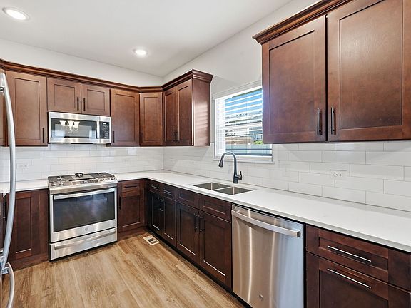 5th image of 5126 Aldersyde Rd