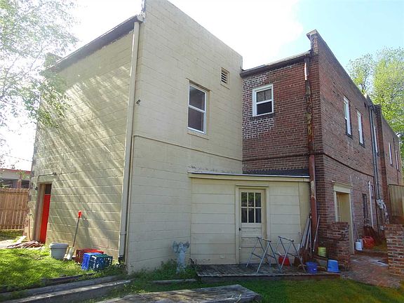 4th image of 216 E North St