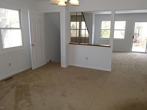 4th image of 15 Carriage Ln #15