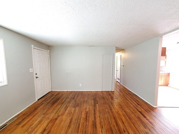 3rd image of 7405 E 85th Ter
