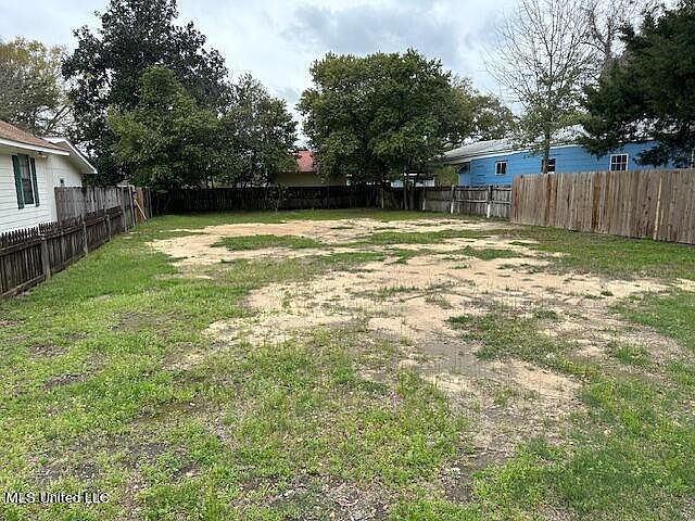 2nd image of 249 Laurel Ct