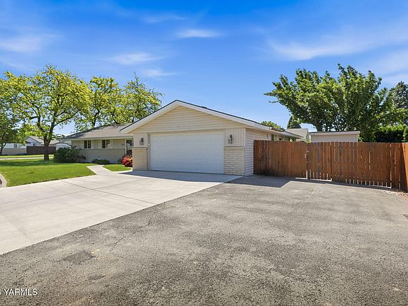 2nd image of 3606 Clinton Way