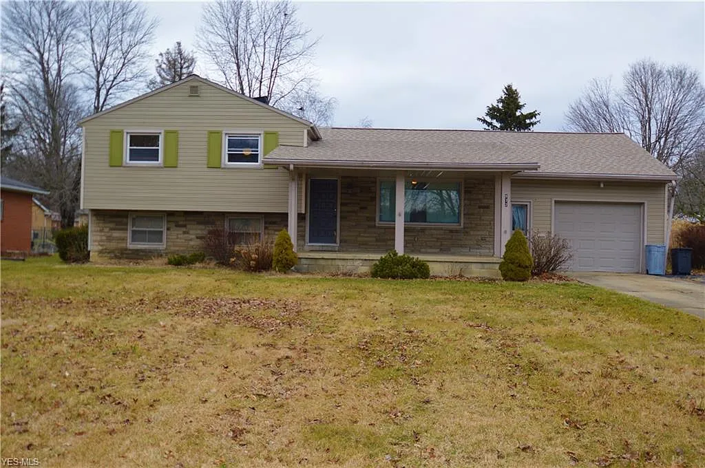 872 Carlton Dr photo 1