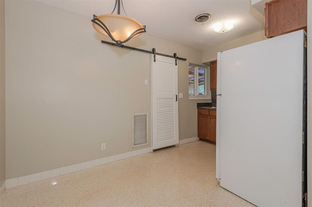 321 SE 1st Avenue, photo 9