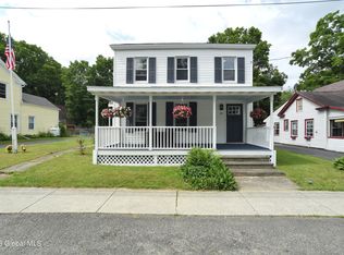 25 Main St, Poestenkill, NY 12140