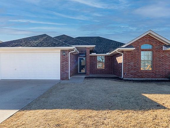 2nd image of 808 Canyon Dr