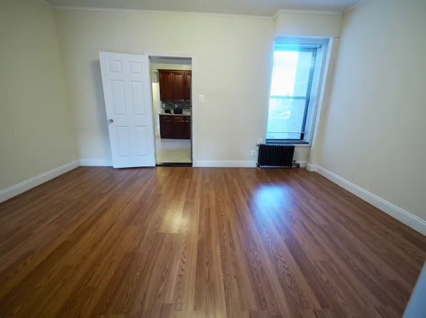 25-45 18th Street image 22 of 26